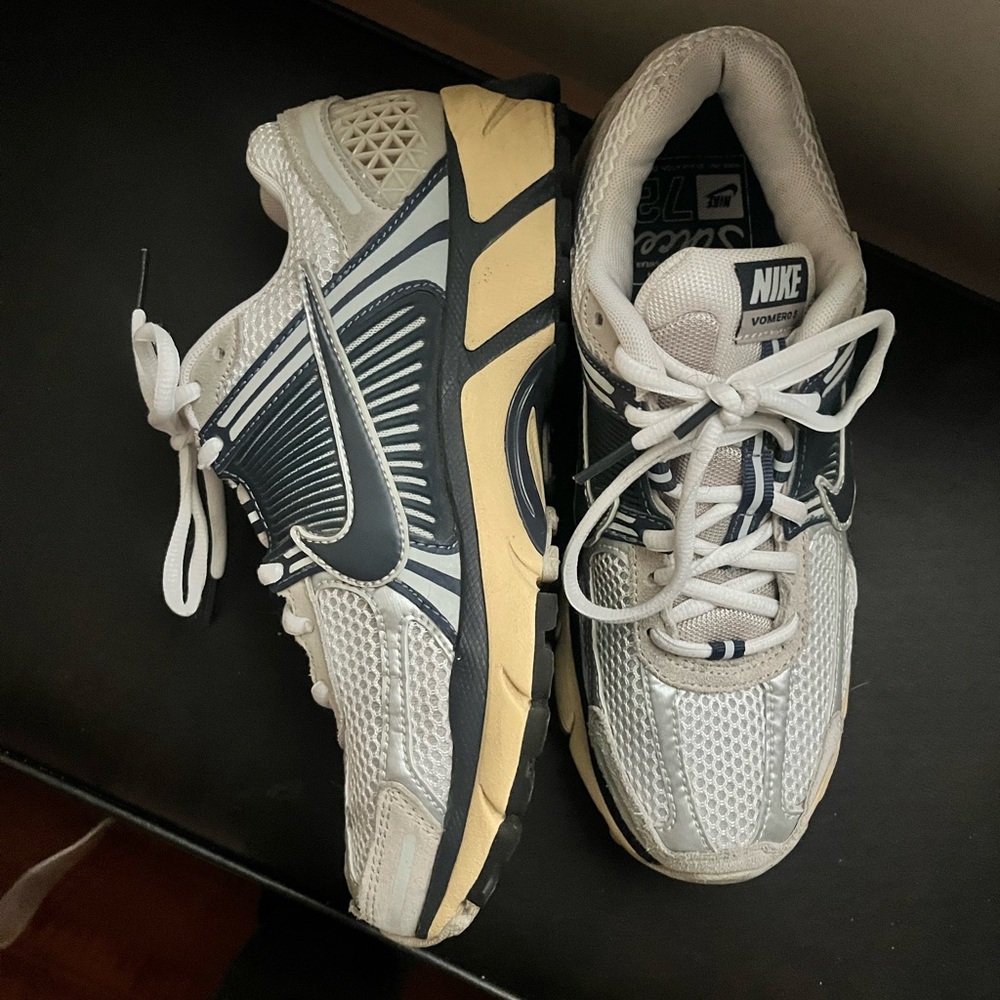 Nike Vomero 5